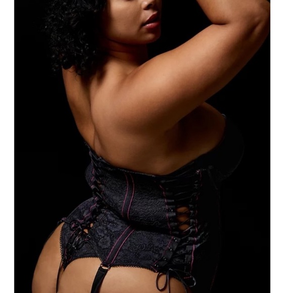 Torrid Size 1 Betsey Johnson Underbust Corset NWT - Picture 3 of 7